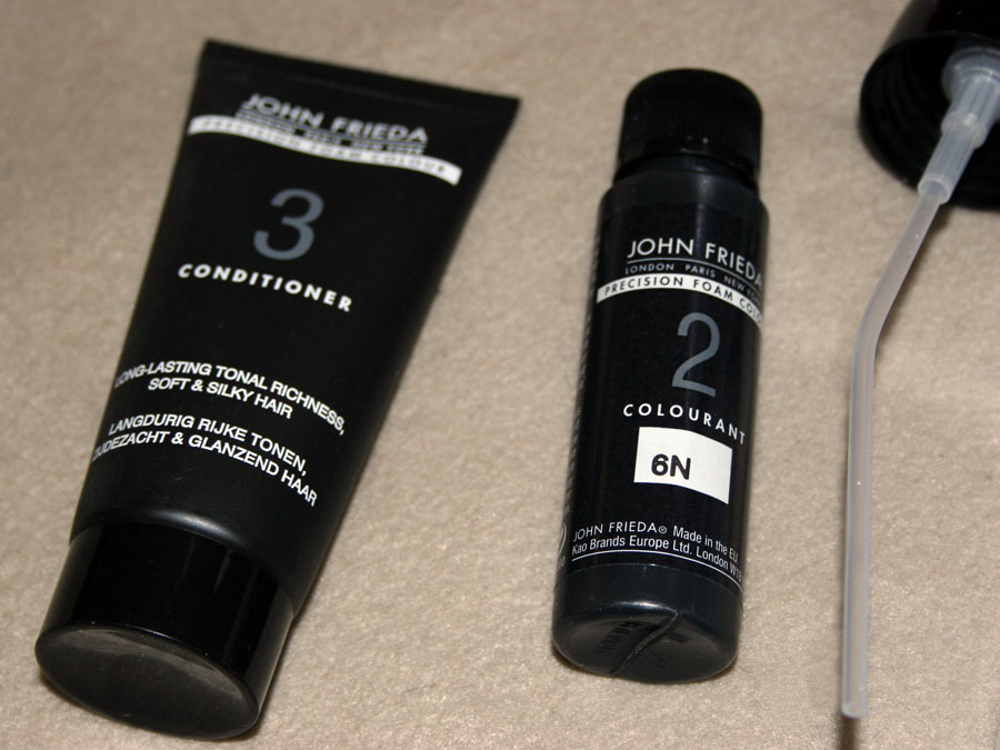 Coloration Precision Foam Colour - John Frieda