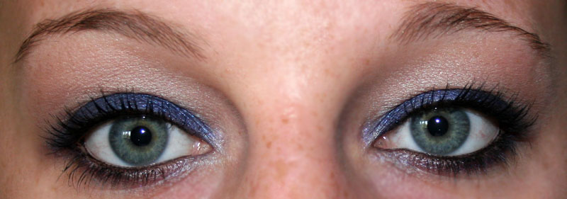 Maquillage bleu avec Yves Rocher