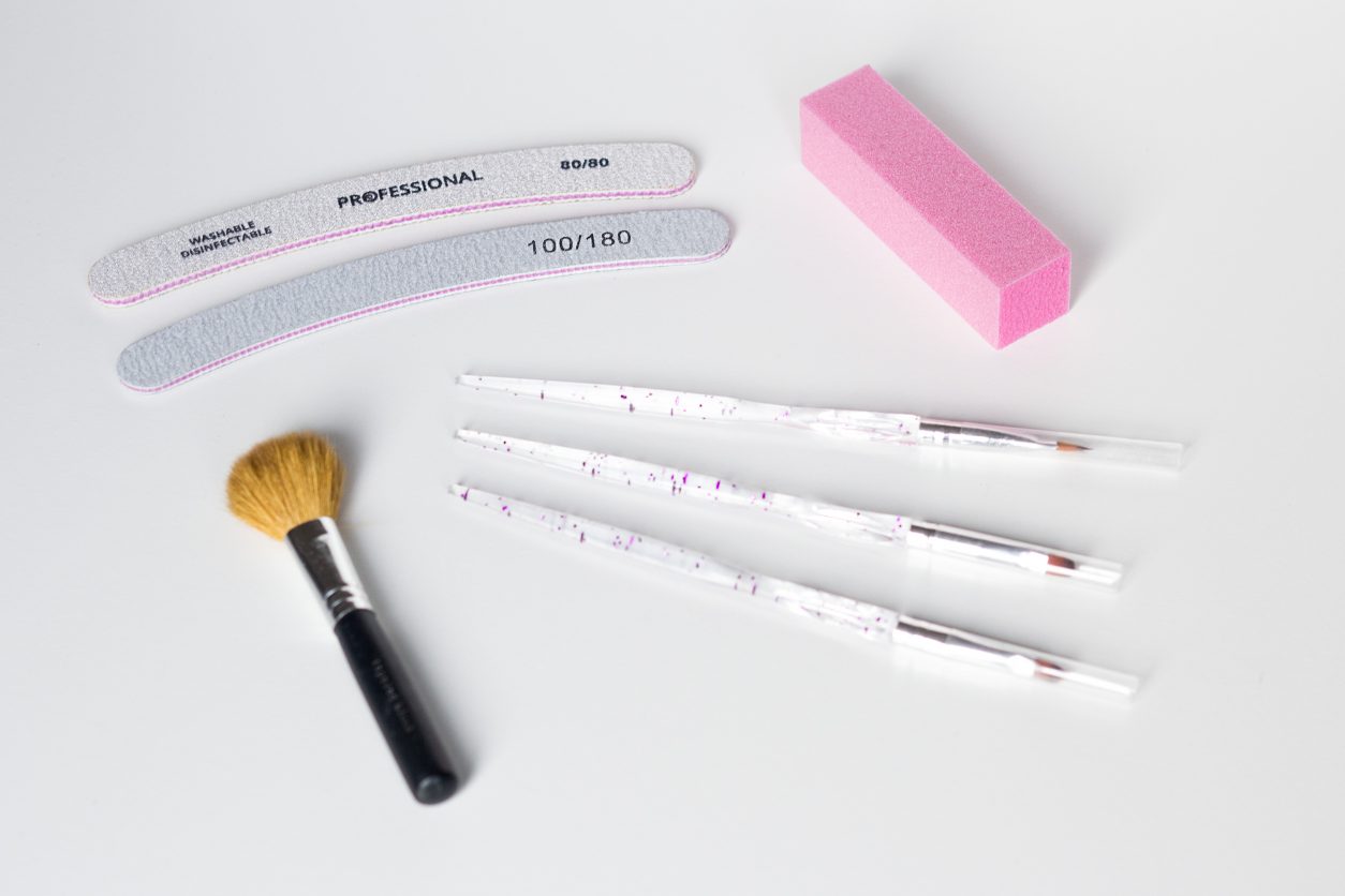 Faire ses ongles en gel soimême